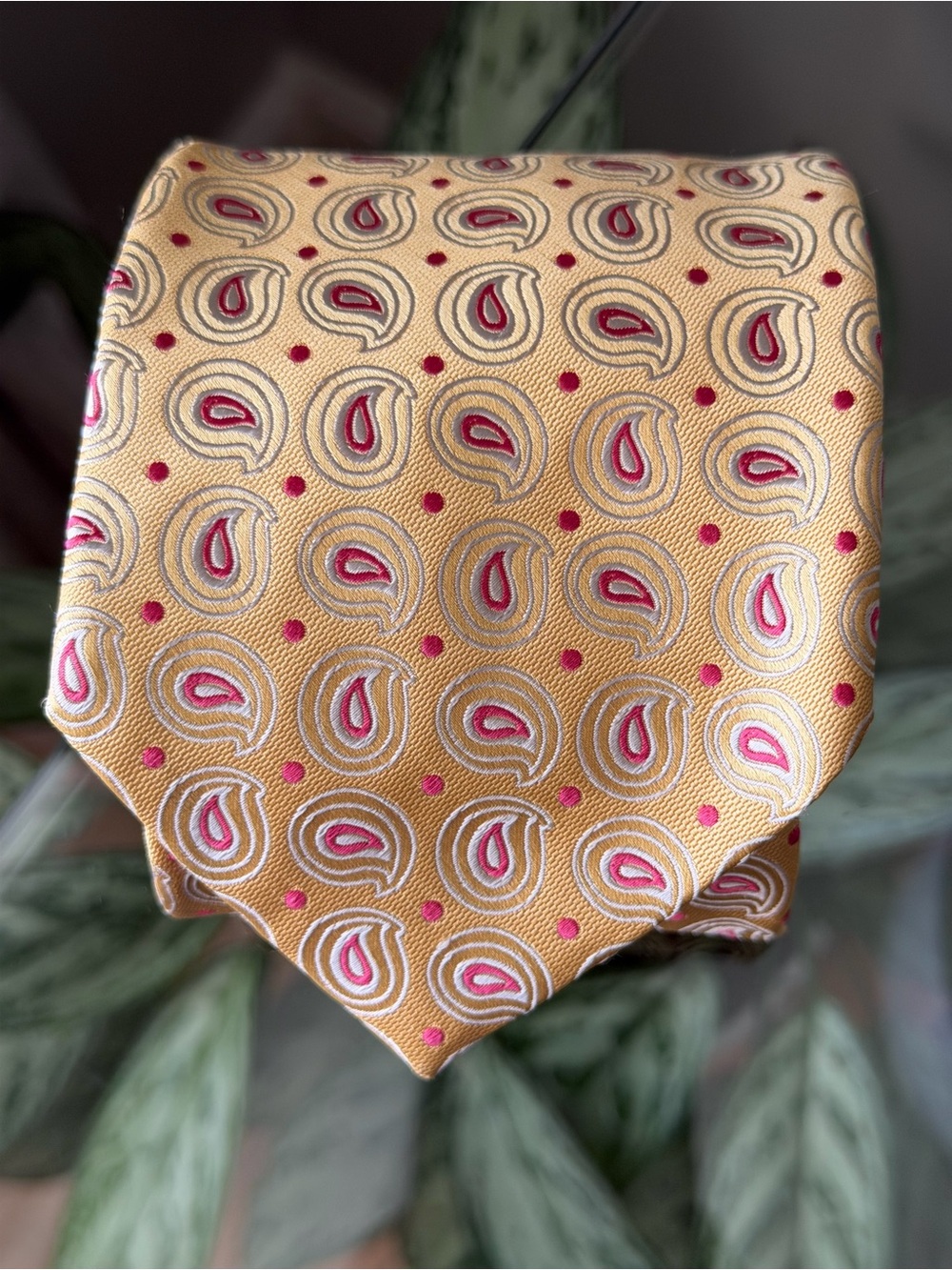 CHARVET PALACE VENDOME Gold And Pink Paisley Silk Tie